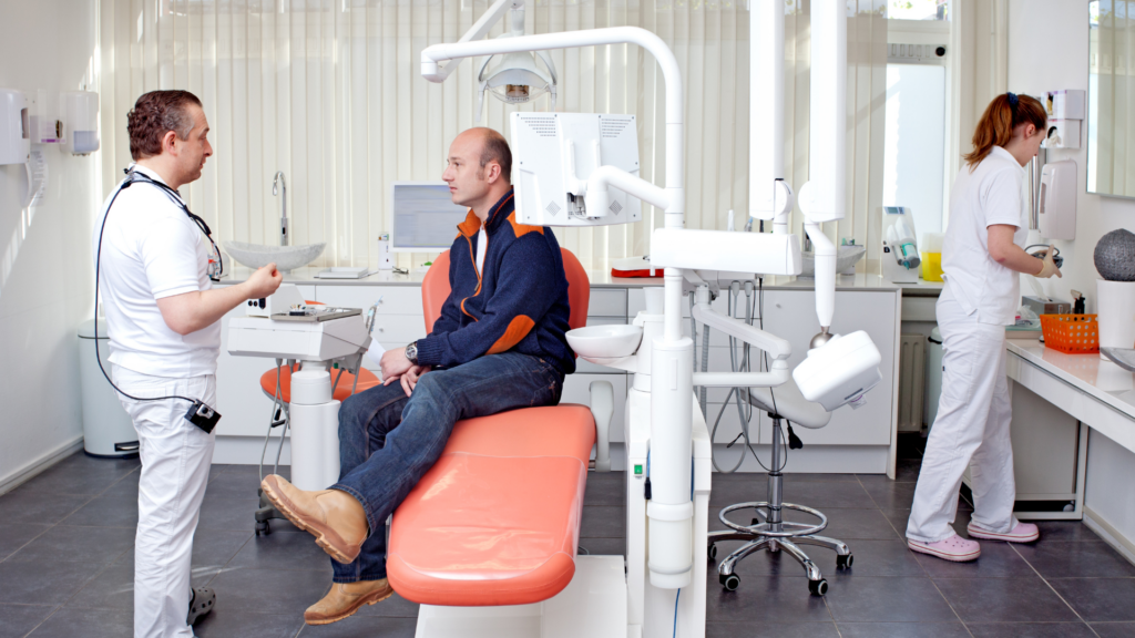 Zahnarzt Patient der zuhört